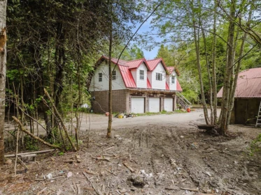 1575 Burton Road, Gibsons, BC, Gibsons — Single Family Residence for sale