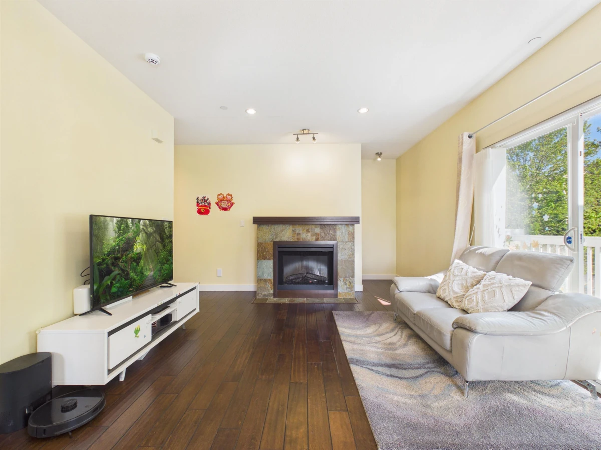 Dining Area Photo of 141 7388 Macpherson Avenue, Burnaby, BC