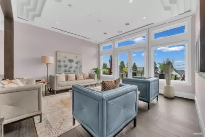 Kitchen Island Photo of 2567 Lawson Avenue, West Vancouver, BC
