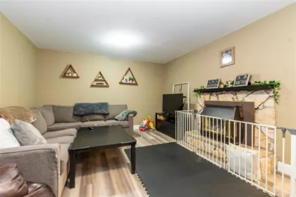 Hallway Photo of 7407 Crestwood Drive, Chilliwack, BC