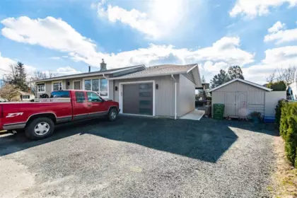 7407 Crestwood Drive, Chilliwack, BC, Chilliwack — Single Family Residence for sale