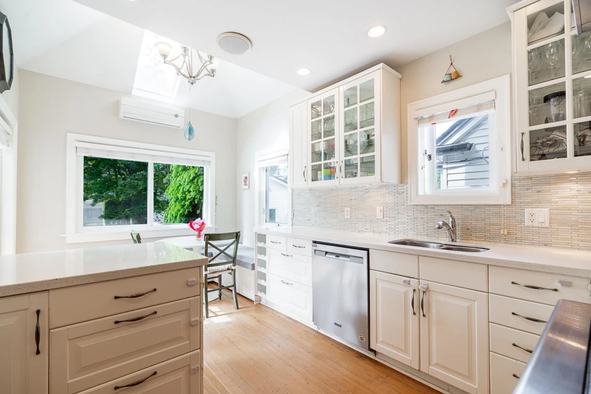 Dining Area Photo of 242 W 21st Avenue, Vancouver, BC