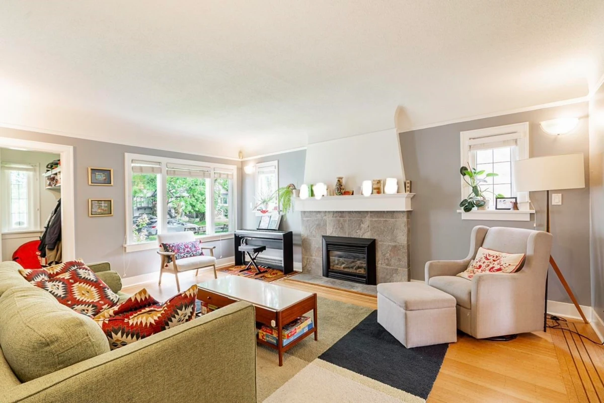 Living Room Photo of 242 W 21st Avenue, Vancouver, BC