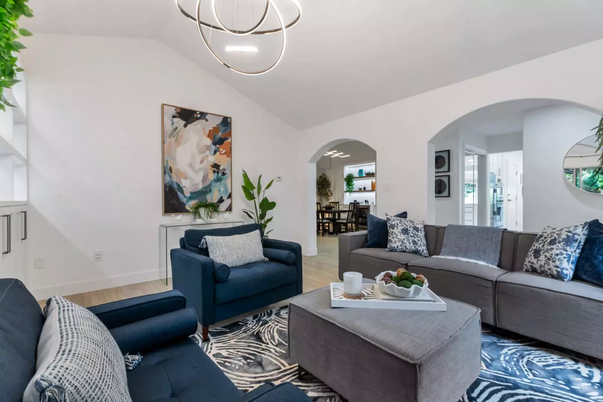 Family Room Photo of 1102 Strathaven Drive, North Vancouver, BC