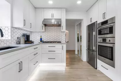 Kitchen Photo of 1102 Strathaven Drive, North Vancouver, BC