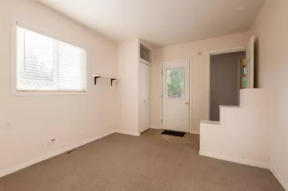 Mudroom Photo of 15661 Roper Avenue, White Rock, BC