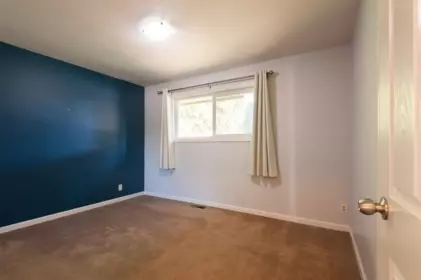 Powder Room Photo of 15661 Roper Avenue, White Rock, BC
