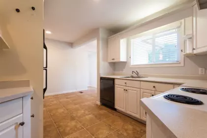 Primary Bathroom Photo of 15661 Roper Avenue, White Rock, BC