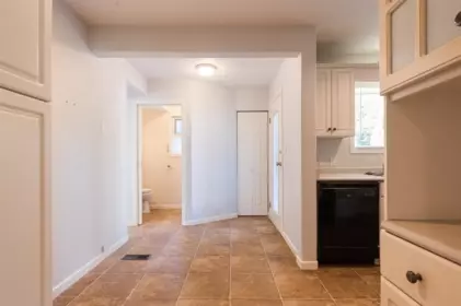 Walk-In Closet Photo of 15661 Roper Avenue, White Rock, BC