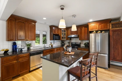 Kitchen Island Photo of 13820 116 Avenue, Surrey, BC
