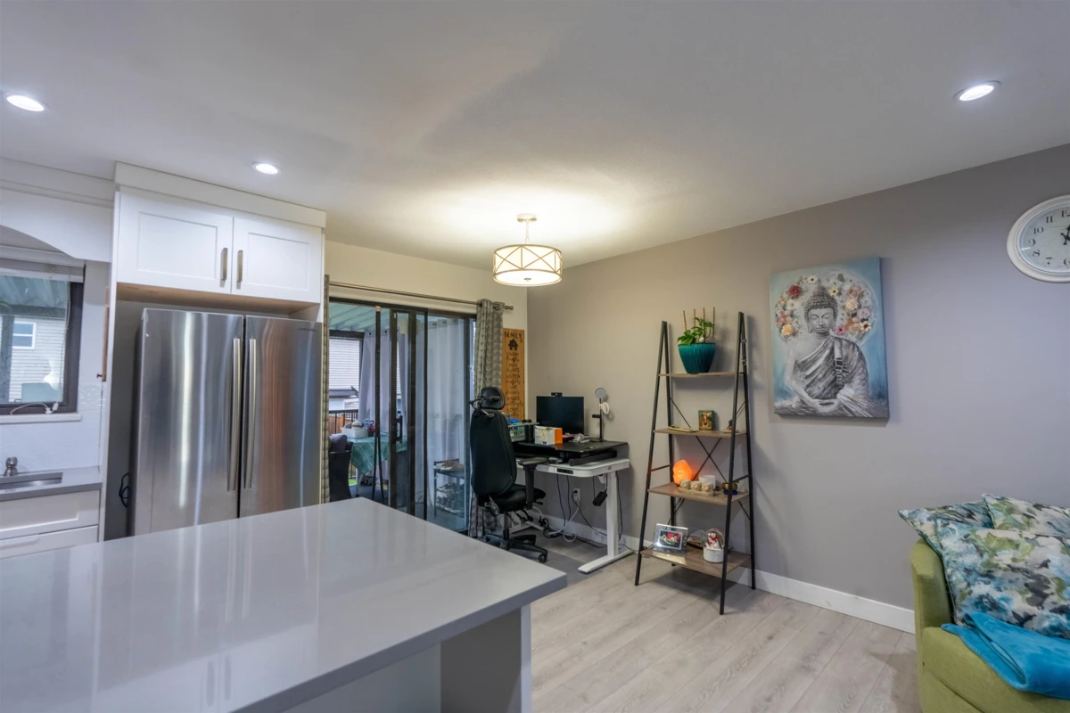 Dining Area Photo of 13933 90a Avenue, Surrey, BC