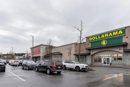 Front Yard Photo of 305 15150 29a Avenue, Surrey, BC
