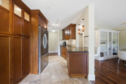 Kitchen Photo of 305 15150 29a Avenue, Surrey, BC