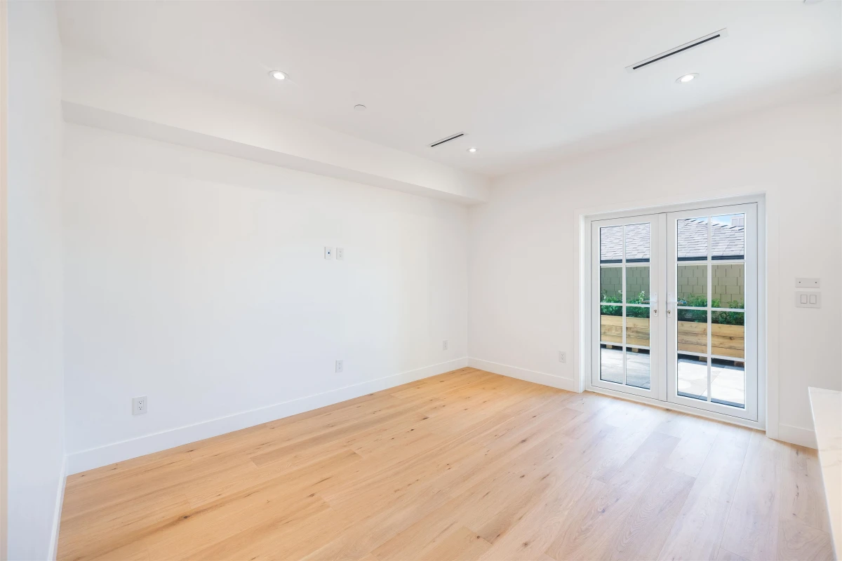 Living Room Photo of 265 W 6th Street, North Vancouver, BC