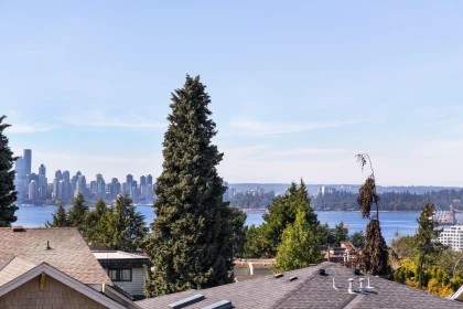 Mudroom Photo of 265 W 6th Street, North Vancouver, BC