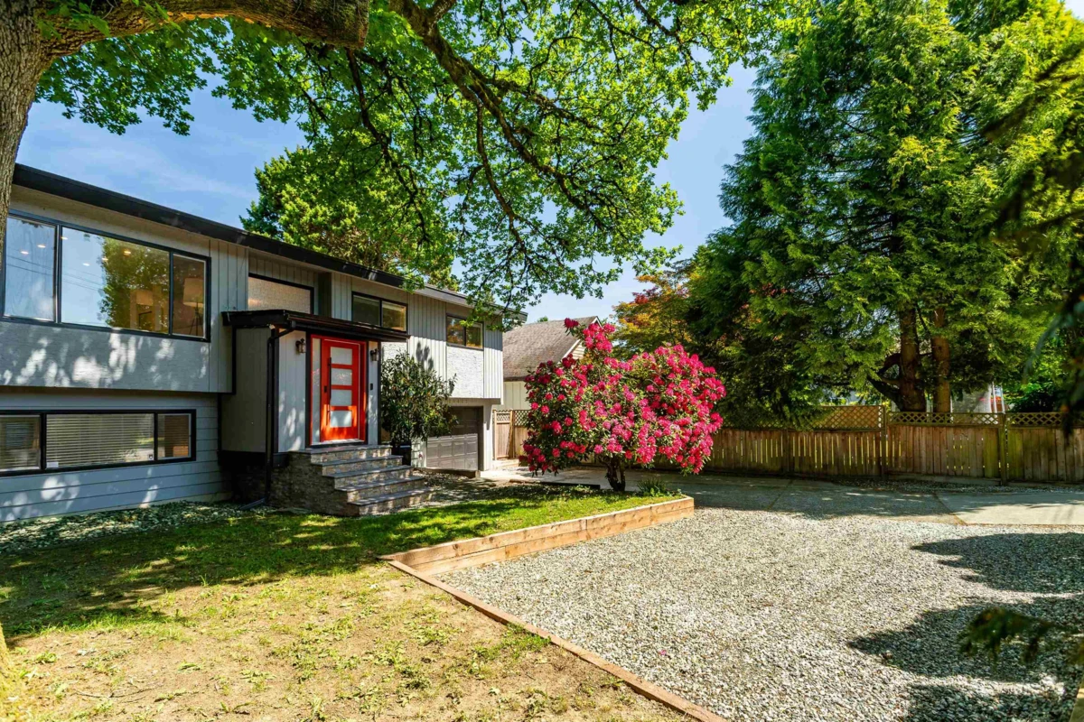 Family Room Photo of 20823 River Road, Maple Ridge, BC