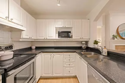 Breakfast Nook Photo of 102 2588 Alder Street, Vancouver, BC