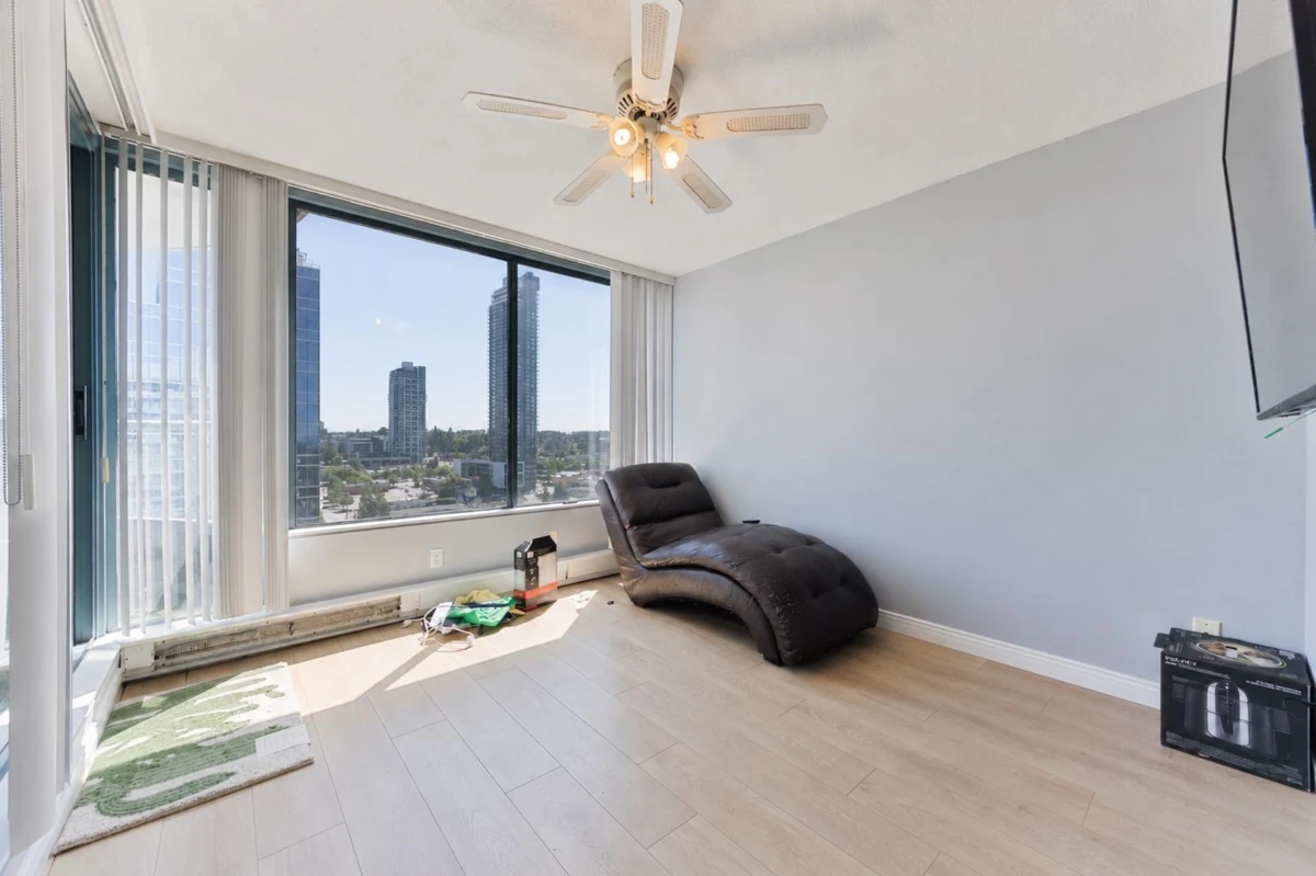 Family Room Photo of 1806 13383 108 Avenue, Surrey, BC