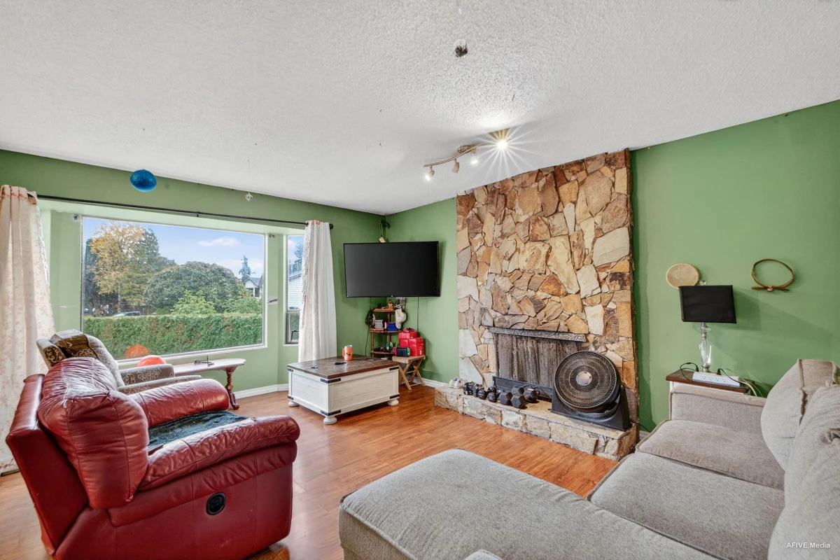 Dining Area Photo of 7253 140a Street, Surrey, BC