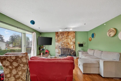 Kitchen Photo of 7253 140a Street, Surrey, BC