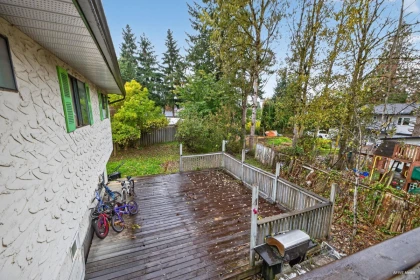 Laundry Room Photo of 7253 140a Street, Surrey, BC