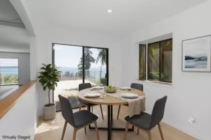 Entry Foyer Photo of 14815 Hardie Avenue, White Rock, BC