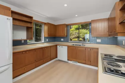 Laundry Room Photo of 14815 Hardie Avenue, White Rock, BC