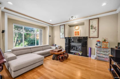 648 E 3rd Street, North Vancouver, BC, North Vancouver — Single Family Residence for sale