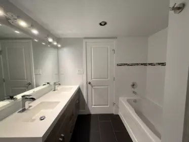 Primary Bathroom Photo of 1008 9188 Hemlock Drive, Richmond, BC