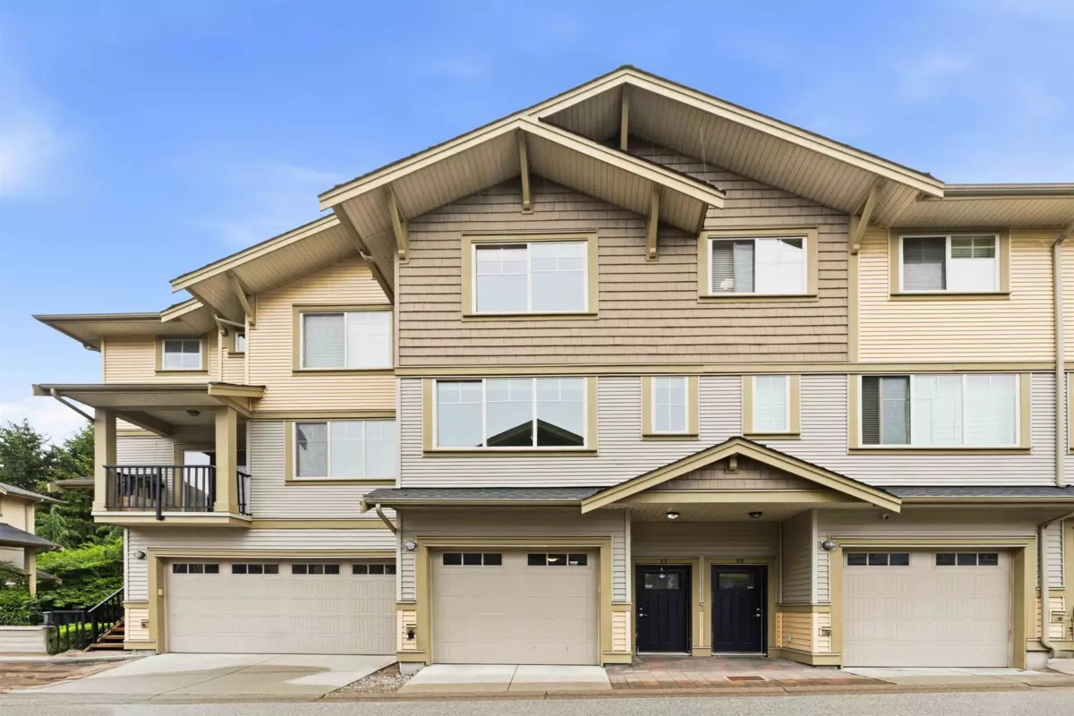 Family Room Photo of 11 9533 130a Street, Surrey, BC
