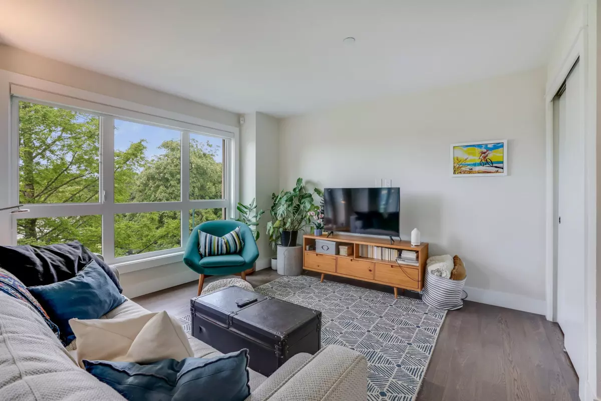 Dining Area Photo of 301 3028 Arbutus Street, Vancouver, BC