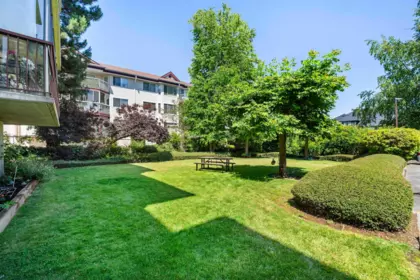 Front Yard Photo of 306 2414 Church Street, Abbotsford, BC