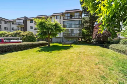 Garden / Landscaping Photo of 306 2414 Church Street, Abbotsford, BC
