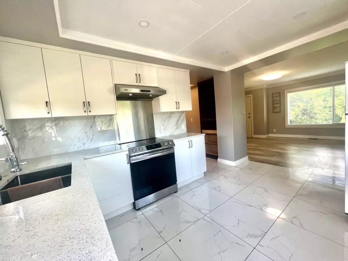 Dining Area Photo of 17382 Ford Road Detour, Pitt Meadows, BC