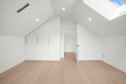 Mudroom Photo of 1 6461 E Prince Edward Street, Vancouver, BC