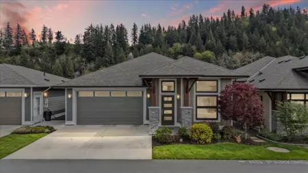 Hot Tub / Spa Photo of 60 46110 Thomas Road, Chilliwack, BC