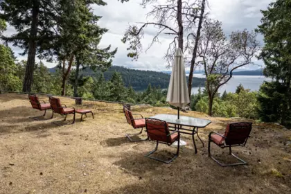 Kitchen Island Photo of 332 Deacon Hill Road, Mayne Island, BC