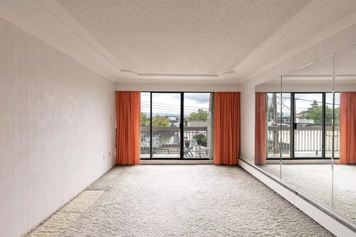 Family Room Photo of 305 2080 Maple Street, Vancouver, BC