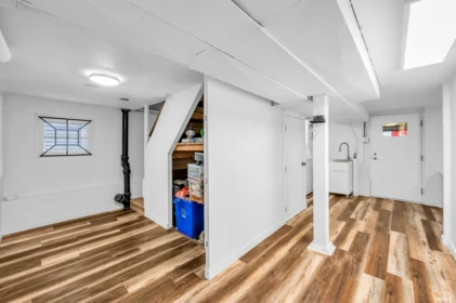 Entry Foyer Photo of 3174 W 10th Avenue, Vancouver, BC