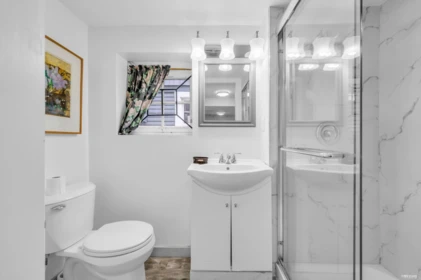 Hallway Photo of 3174 W 10th Avenue, Vancouver, BC