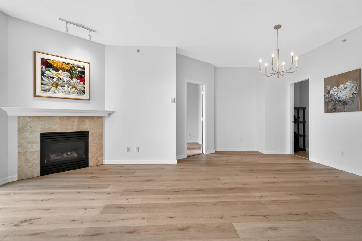 Family Room Photo of 406 1551 Foster Street, White Rock, BC