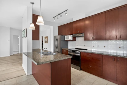 Kitchen Island Photo of 406 1551 Foster Street, White Rock, BC
