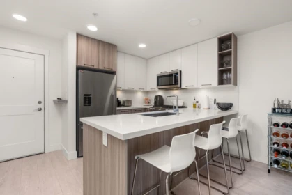 214 14022 North Bluff Road, White Rock, BC, White Rock — Apartment/Condo for sale