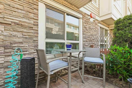 Kitchen Island Photo of 27 19752 55a Avenue, Langley, BC