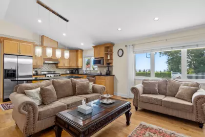 Mudroom Photo of 875 Greenwood Road, West Vancouver, BC