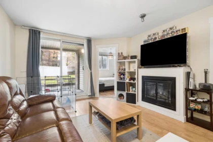 111 10822 City Parkway, Surrey, BC, Surrey — Apartment/Condo for sale