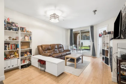 111 10822 City Parkway, Surrey, BC, Surrey — Apartment/Condo for sale