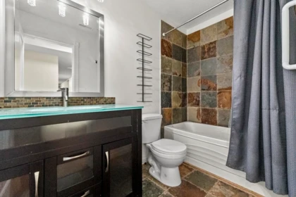 Hallway Photo of 24699 103a Avenue, Maple Ridge, BC