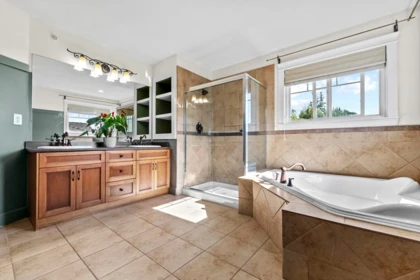 Mudroom Photo of 24699 103a Avenue, Maple Ridge, BC