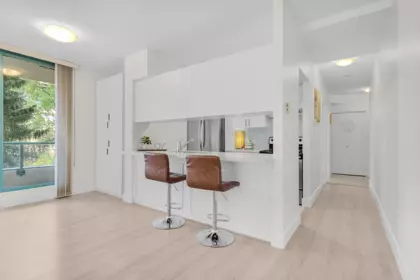 302 8871 Lansdowne Road, Richmond, BC, Richmond — Apartment/Condo for sale